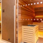 Radisson Blu Hotel, Centre 4*