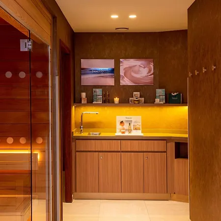 Hotel Radisson Blu Hotel, Centre 4*