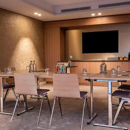 Radisson Blu Hotel, Centre מלון 4*