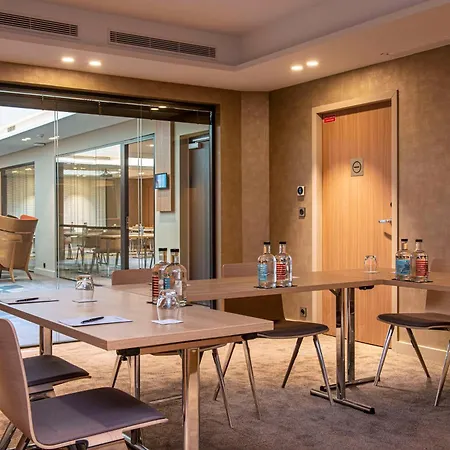 Radisson Blu Hotel, Centre מלון