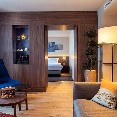 Hotel Radisson Blu Hotel, Centre 4*