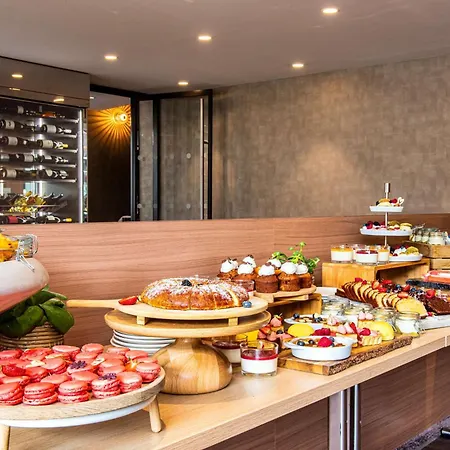 Radisson Blu Hotel, Centre Hotel 4*
