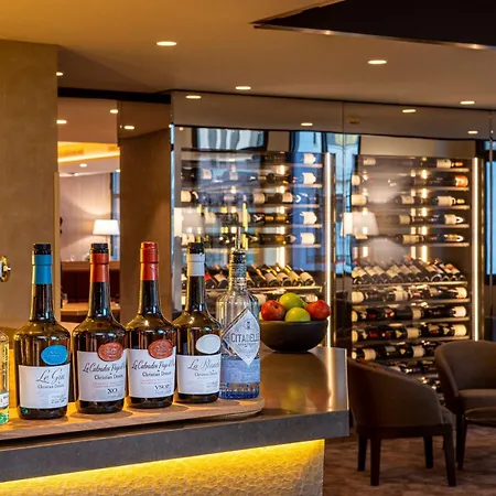 Radisson Blu Hotel, Centre 4*