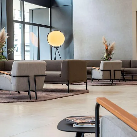 Radisson Blu Hotel, Centre 4*