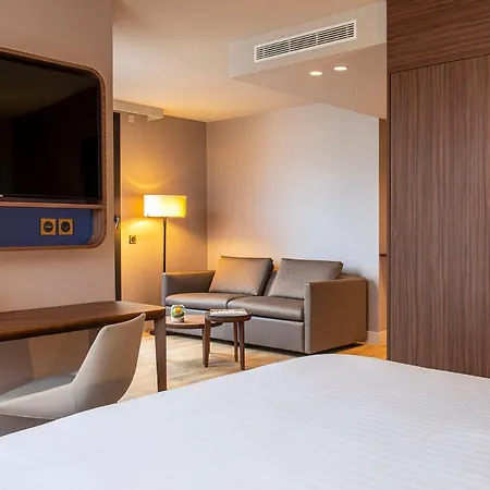 Radisson Blu Hotel, Centre Hotel 4*