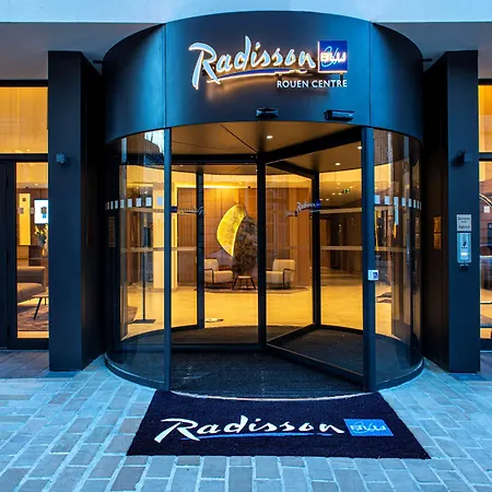 Radisson Blu Hotel, Centre 4*