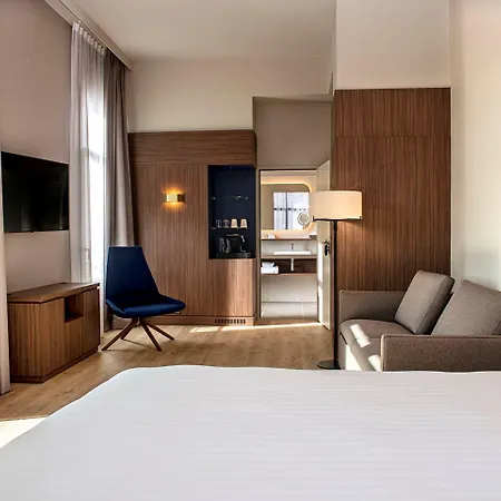 Radisson Blu Hotel, Centre מלון 4*