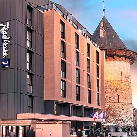 Radisson Blu Hotel, Centre Отель 4*