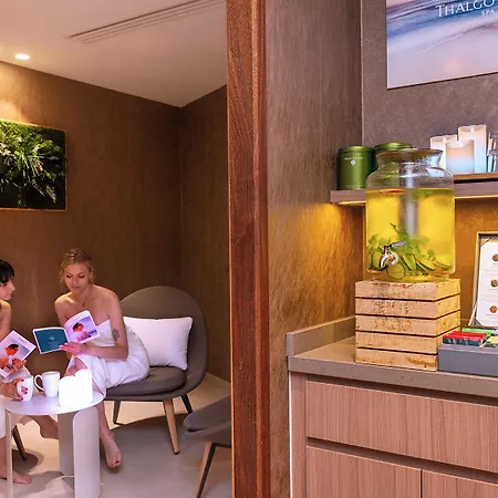 Radisson Blu Hotel, Centre Hotel 4*