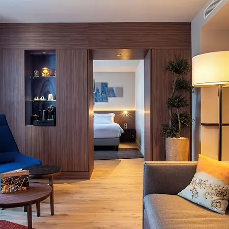 Radisson Blu Hotel, Centre 4*